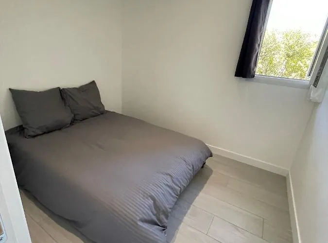 Appartement Bas De Villa Avec Piscine Privee Partagee Proche Bord De Mer